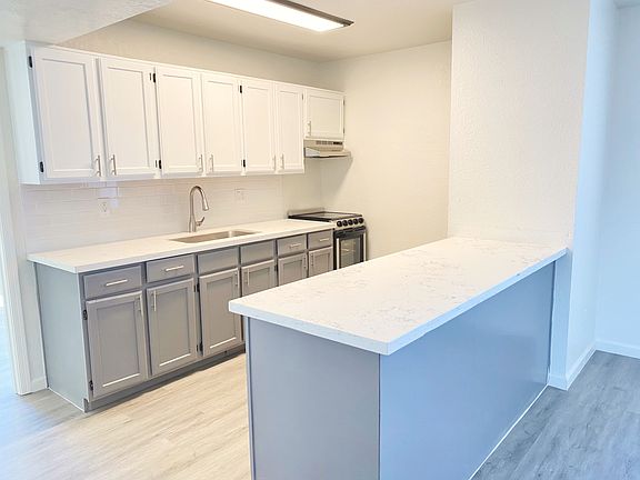 4th image of 2020 W Orangewood Ave #201