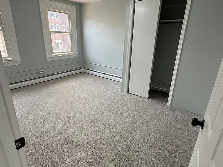 327 1st Ave #2 — Photo 4