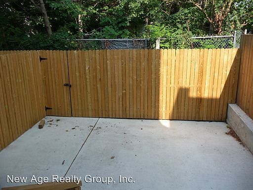 2nd image of 525 N Budd St #2962428