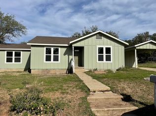 707 W 5th St, Lampasas, TX 76550