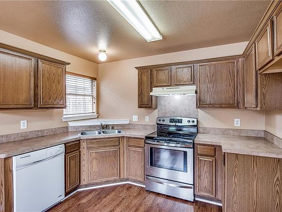 4th image of 3427 Bellville Dr