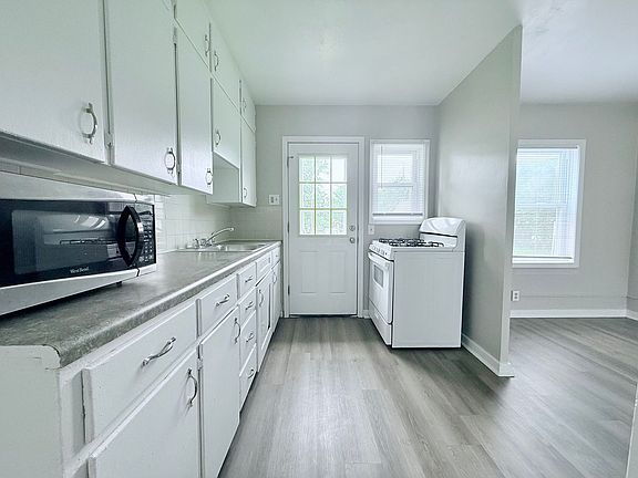 4th image of 112-126 Locust St Unit 116