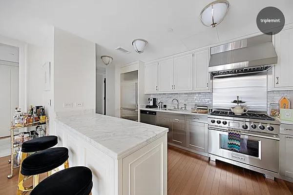 Sold by Triplemint | media 22