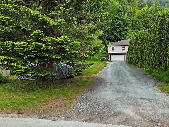 3rd image of 373 Rainbow Drive