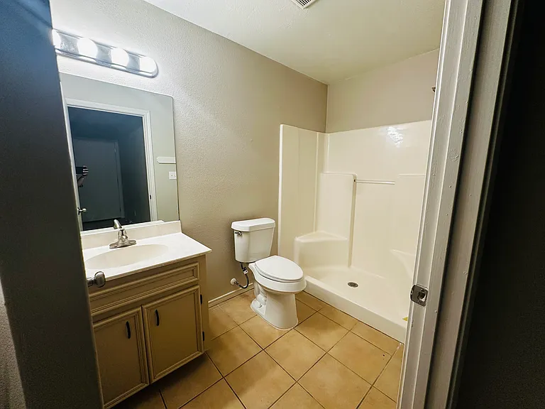 5630 S 28th Ln — Photo 5
