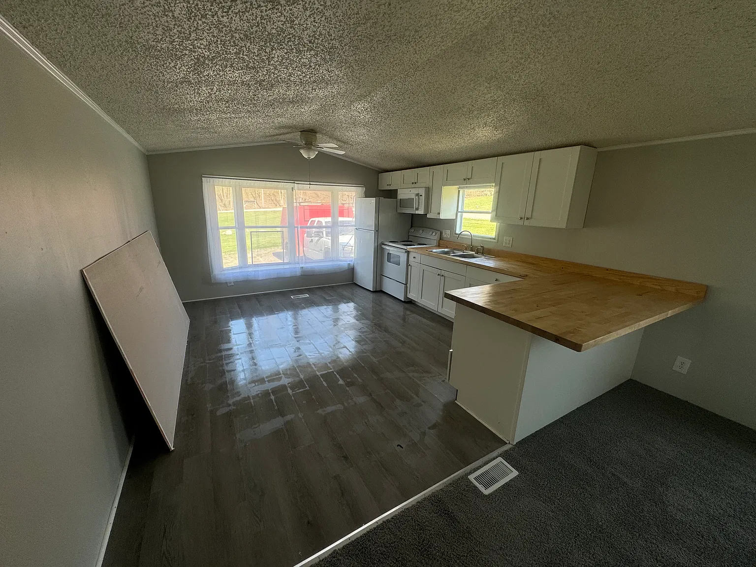 2 bed, $1,000 — Photo 1