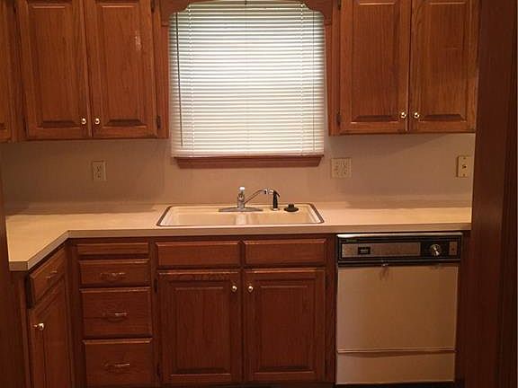 3rd image of 2200 NE 8th St