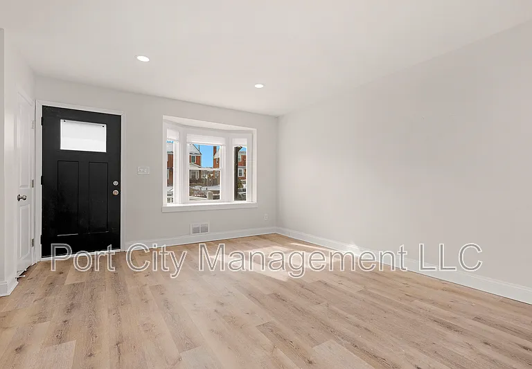 832 N Marlyn Ave — Photo 5