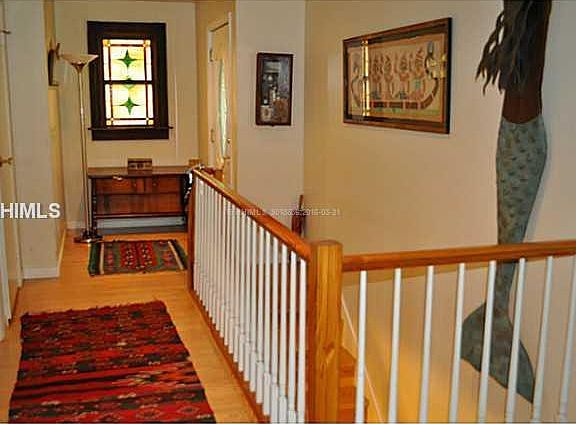 4th image of 8 Bayberry Ln