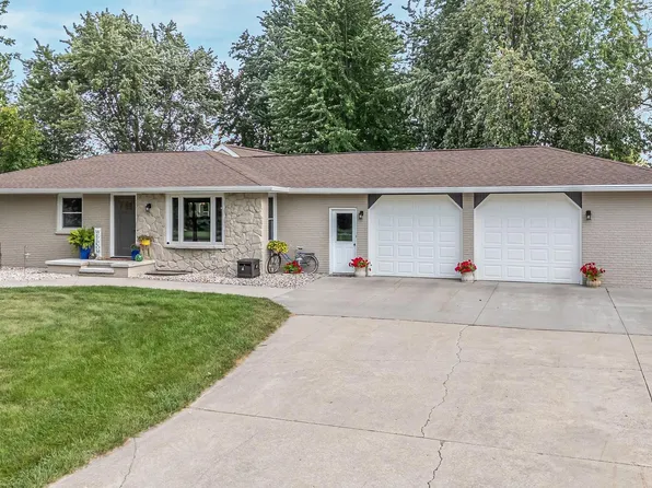 W2221 County Rd S, Appleton, WI 54913