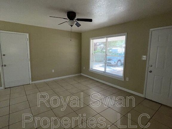 5th image of 2806 Mineola Dr
