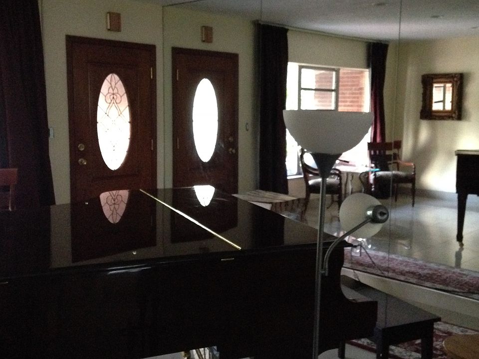 1st image of 261 186th St