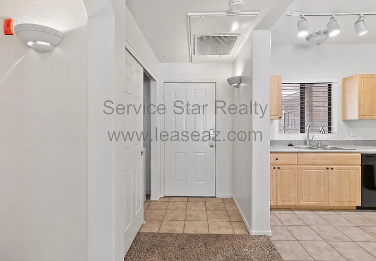 920 E Devonshire Ave #1001 — Photo 3