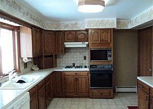 3rd image of 6 Rogers Dr