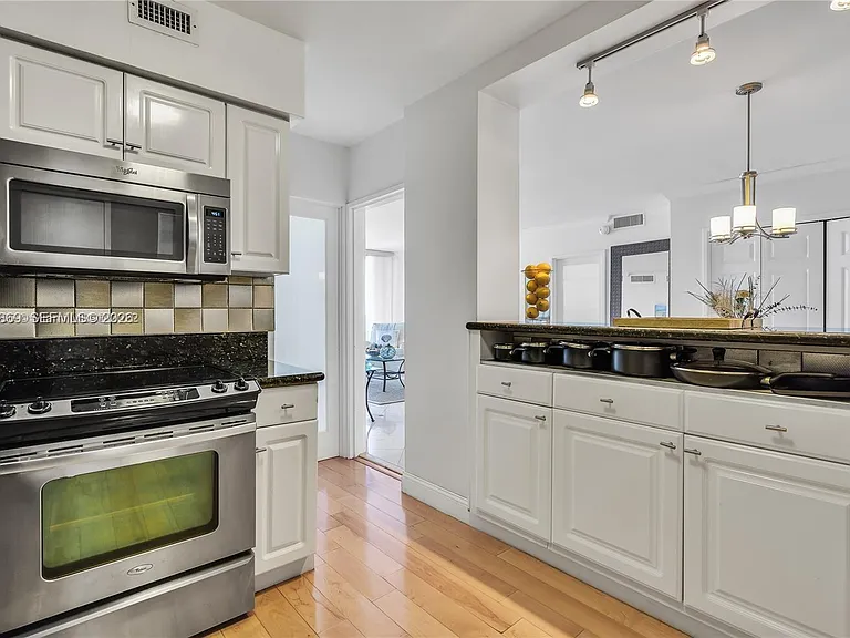 5700 Collins Ave #15D — Photo 7