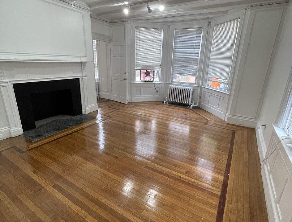 1st image of 112 Waterman St #1