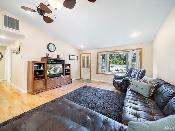 5th image of 19506 64th St E