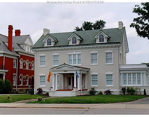 1520 Kanawha Blvd E photo 1
