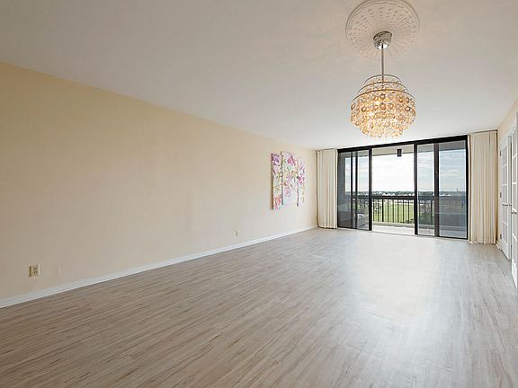 5th image of 2425 Presidential Way APT 906