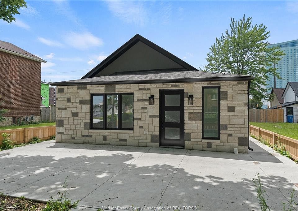 1st image of 229 Aylmer Ave
