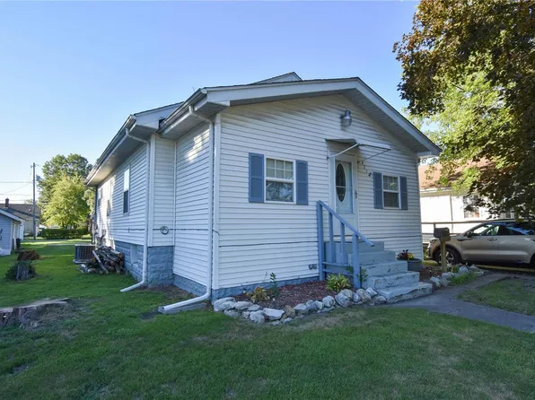 421 E Elm St, Gillespie, IL 62033