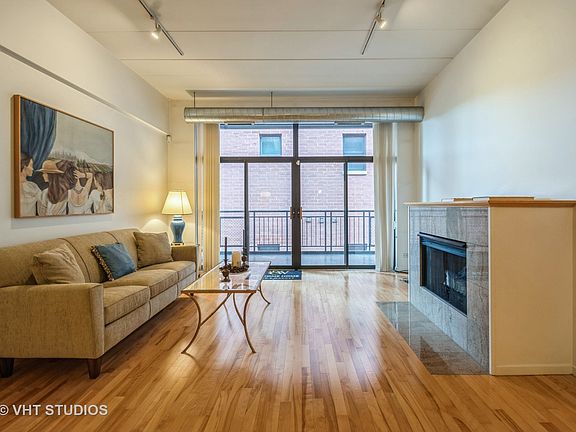 3rd image of 3944 N Claremont Ave Unit 303