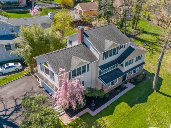 22 Lakeview Ter, Watchung Boro, NJ 07069