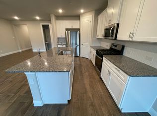 560 Hutchinson Ln, Lewisville, TX 75077