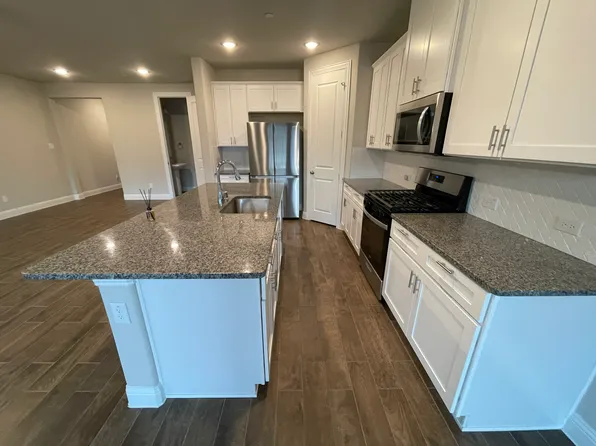 560 Hutchinson Ln, Lewisville, TX 75077