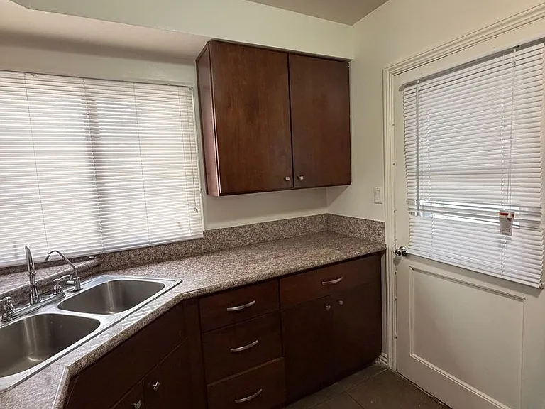 827Oxfo — Photo 7