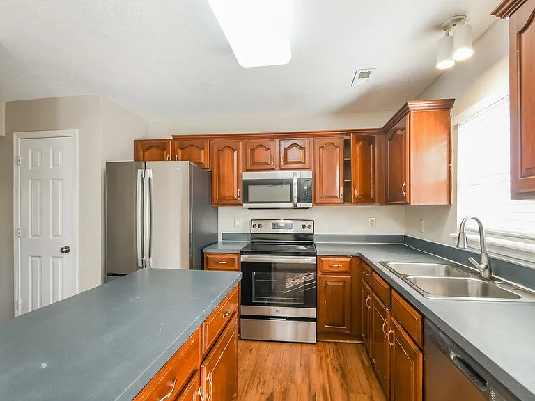 5805 Tanager Ln — Photo 11