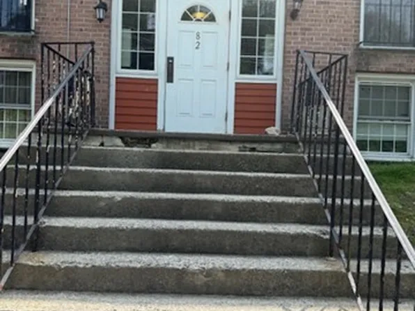 82 Boylston Ln APT 14, Lowell, MA 01852