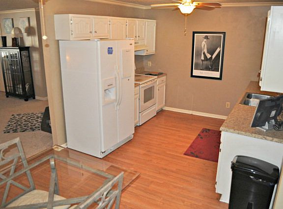 5th image of 90 Hickory Hollow Dr