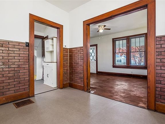 5th image of 621 Merrick Ave
