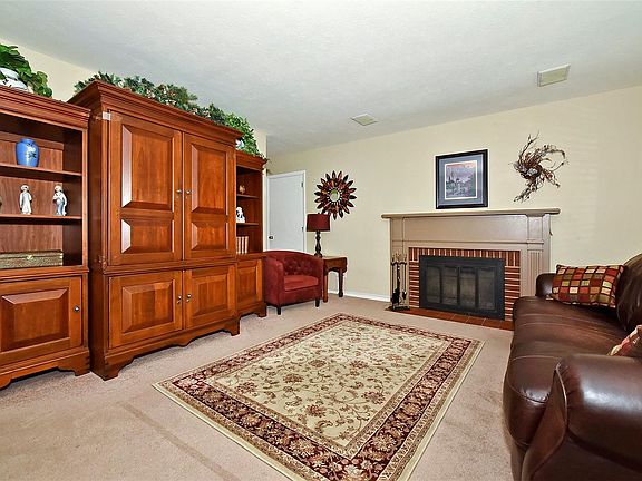 4th image of 6373 Ashcroft Dr