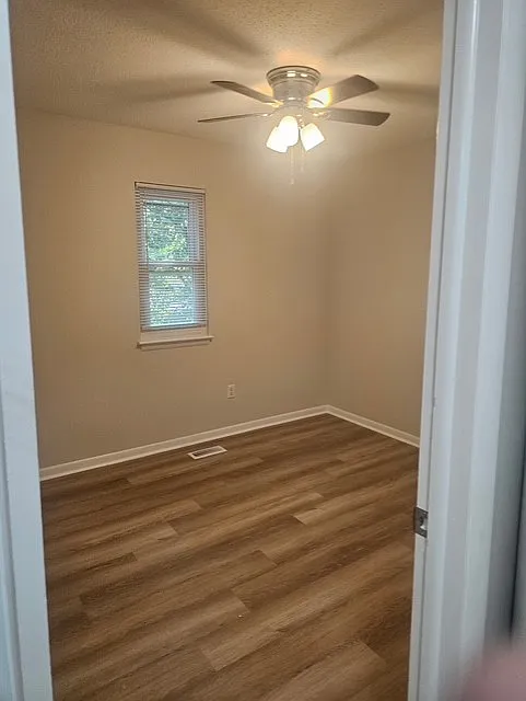 3 bed, 1.5 bath, 1170 sqft, $1,900 — Photo 3