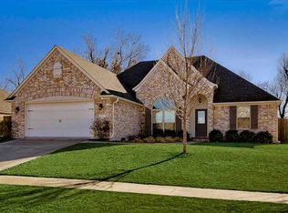 3701 W Providence Dr, Fayetteville, AR 72704