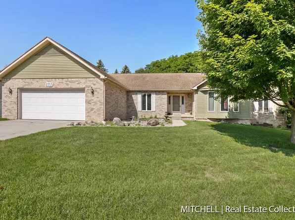 2353 Kings Cross N, East Lansing, MI 48823