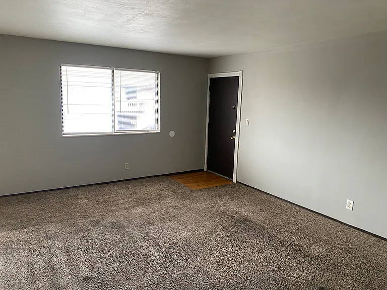 2622 Eastview Dr #F — Photo 12