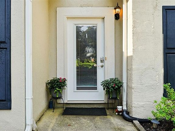 4th image of 142 Laurel Creek Ct