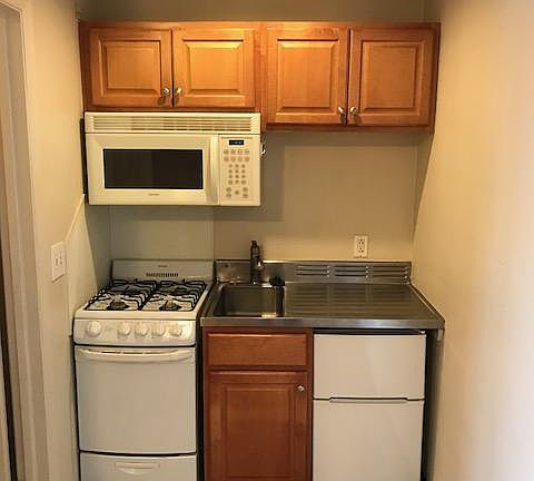 3rd image of 901 Jasmine St APT 3