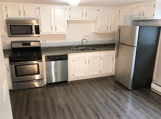 1425 Dunstan Rd APT 1, Geneva, IL 60134