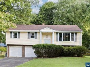 16 Rutgers Pl, Hillsdale, NJ 07642