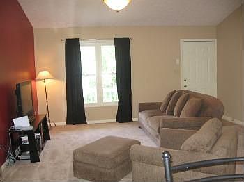 3rd image of 207 Sheppard Ave