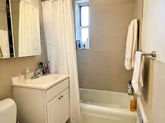 5th image of 170 W 23rd St APT 5S