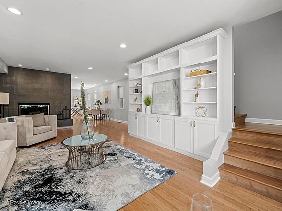 4th image of 1447 W Oakdale Ave