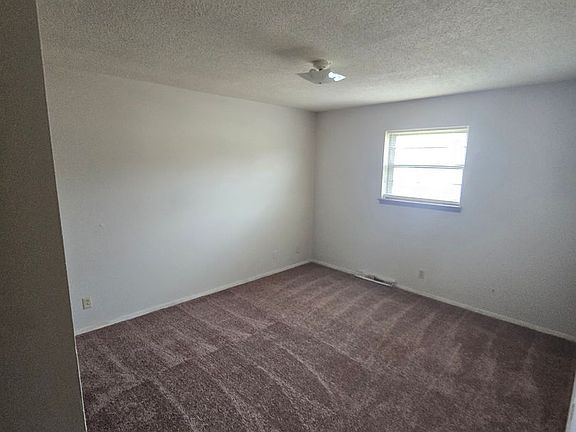 4th image of 4300-4302 E Santa Barbara Dr #D