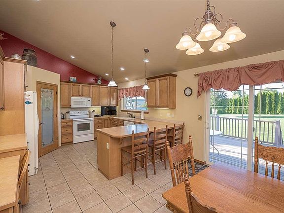 5th image of 597 Paradise Dr
