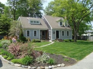 44 Planters Field Ln, Hingham, MA 02043