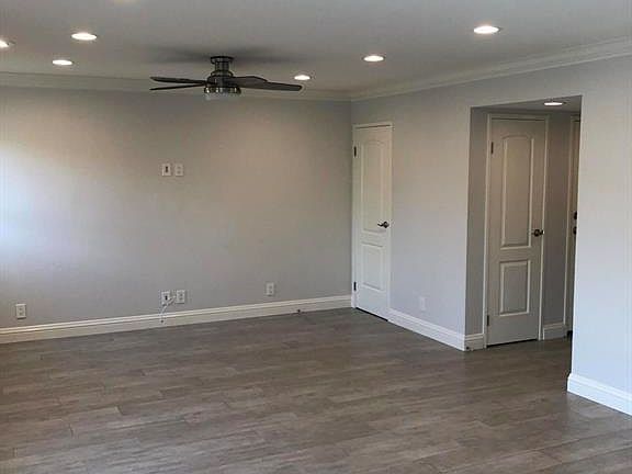 4th image of 13400 Doty Ave
